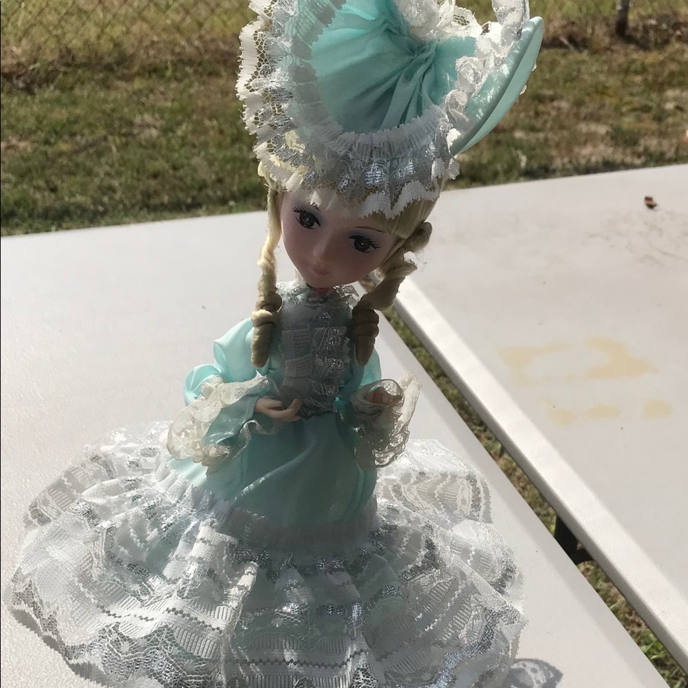 Dolls - Picture 6 of 8